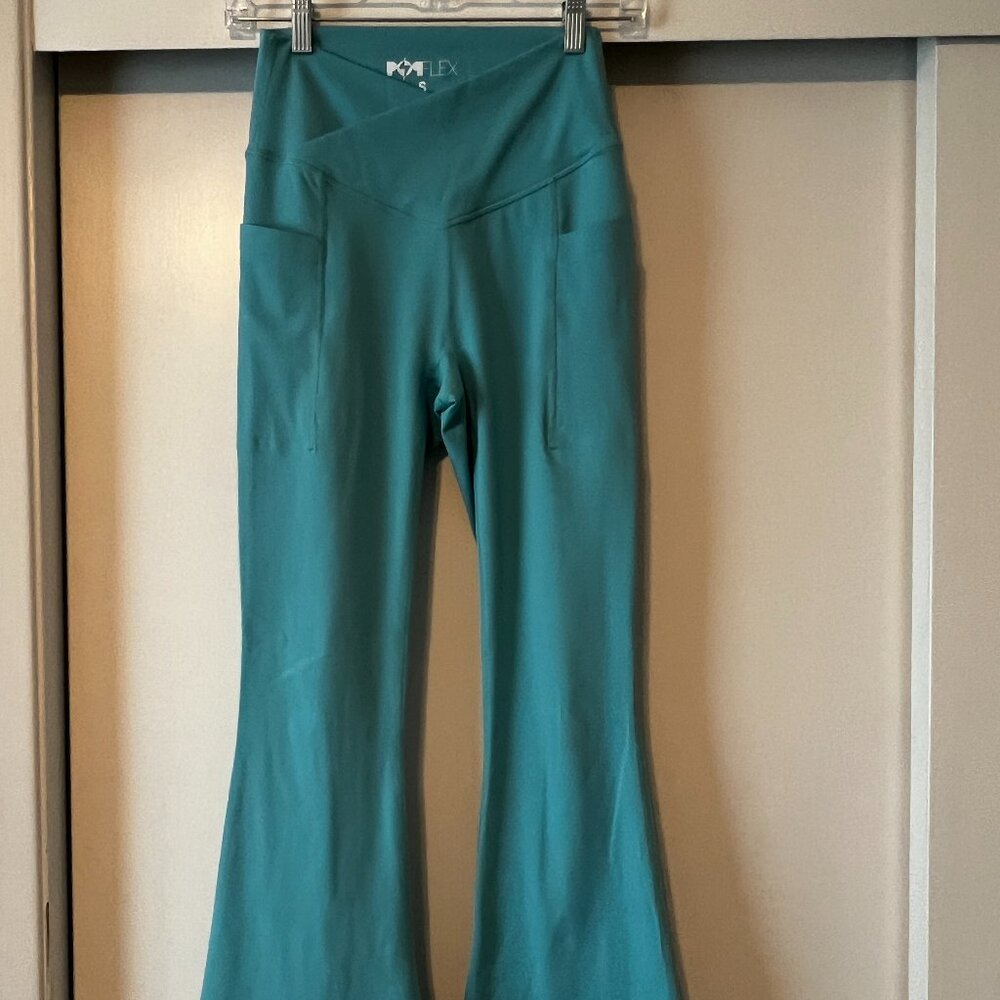 PopFlex Oasis Crisscross Hourglass Flared Legging w/pockets S 31"